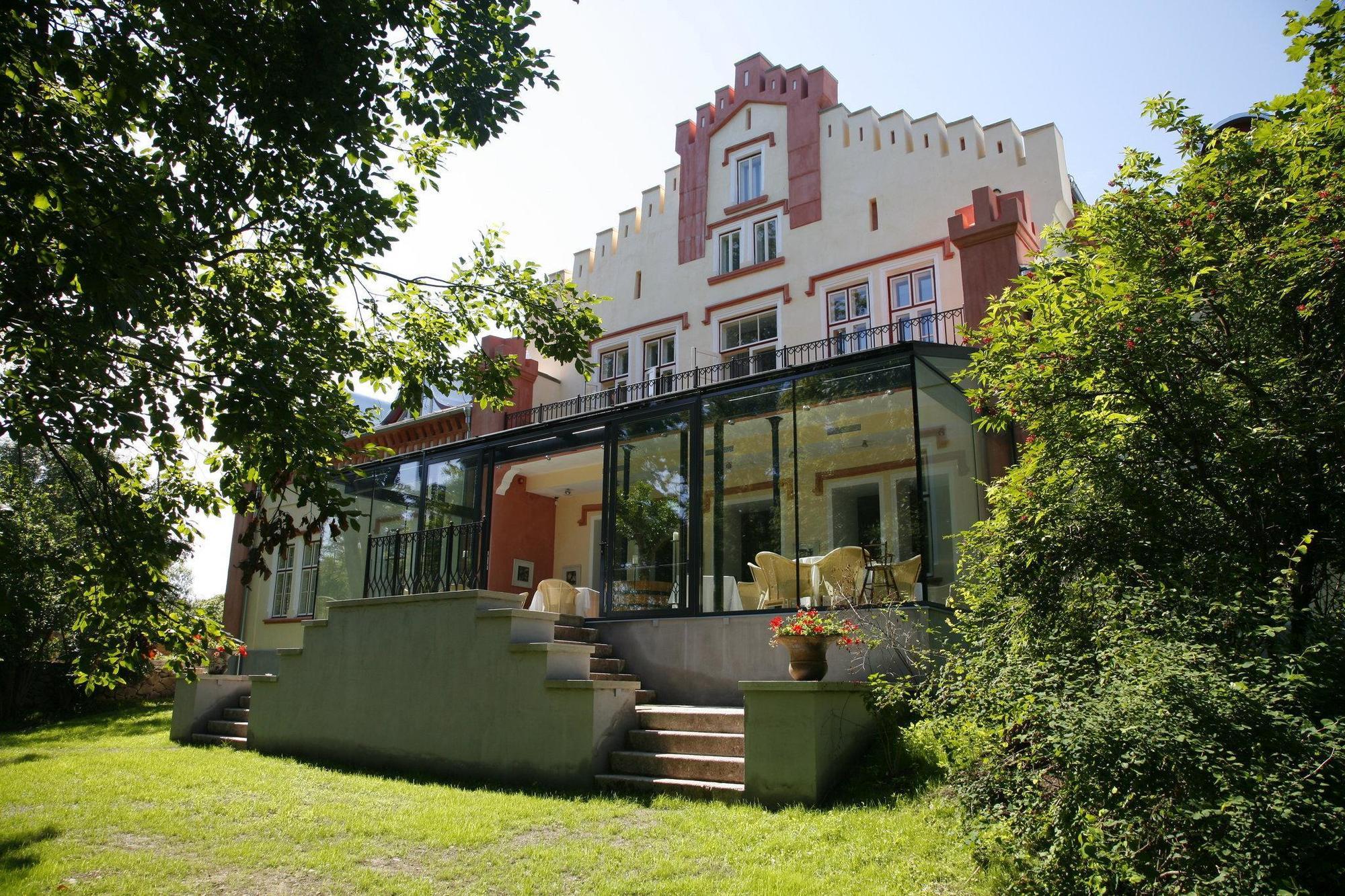 Paedaste Manor Exterior photo